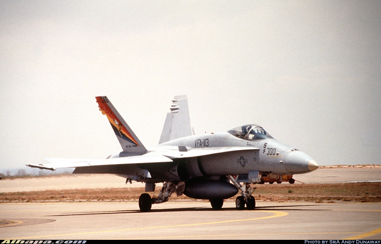 麦克唐纳-道格拉斯 F/A-18C&ldquo;大黄蜂&rdquo; \vert{} ID:3838