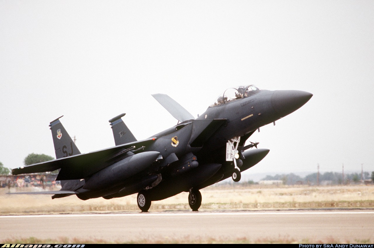 麦克唐纳-道格拉斯 F-15E&ldquo;攻击鹰&rdquo; \vert{} ID:3842